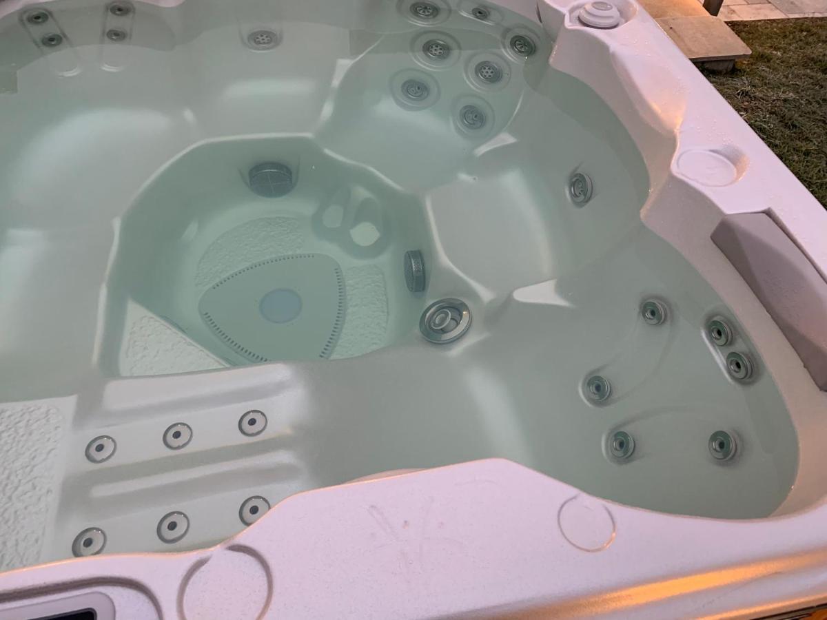 Rouvres-la-Chétive Chez La Rose Luxueuse Cottage Avec Jacuzzi מראה חיצוני תמונה