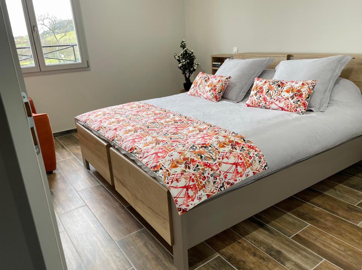 Rouvres-la-Chétive Chez La Rose Luxueuse Cottage Avec Jacuzzi מראה חיצוני תמונה