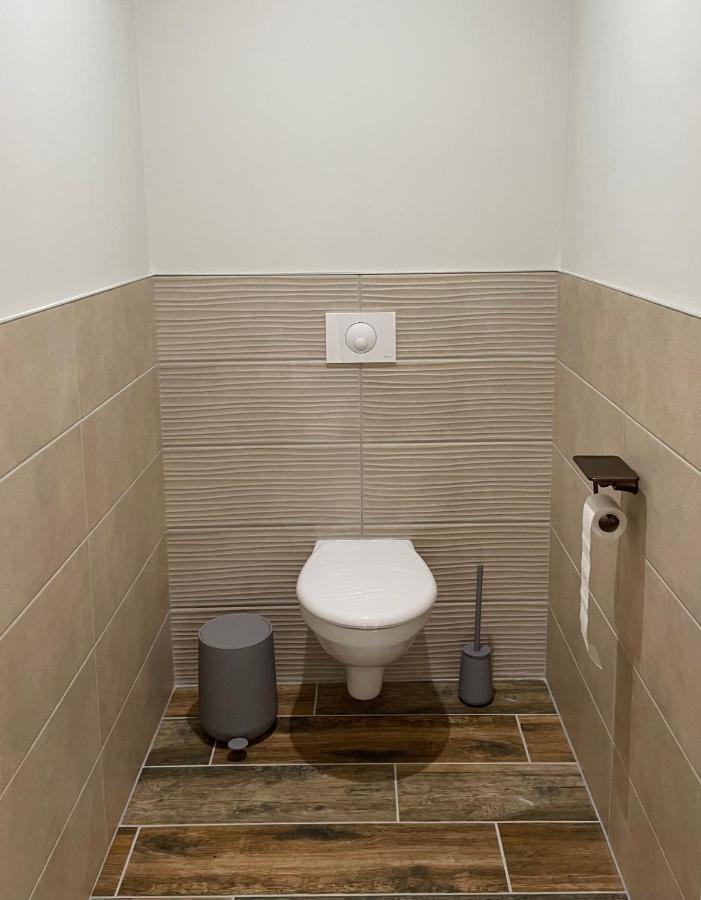 Rouvres-la-Chétive Chez La Rose Luxueuse Cottage Avec Jacuzzi מראה חיצוני תמונה