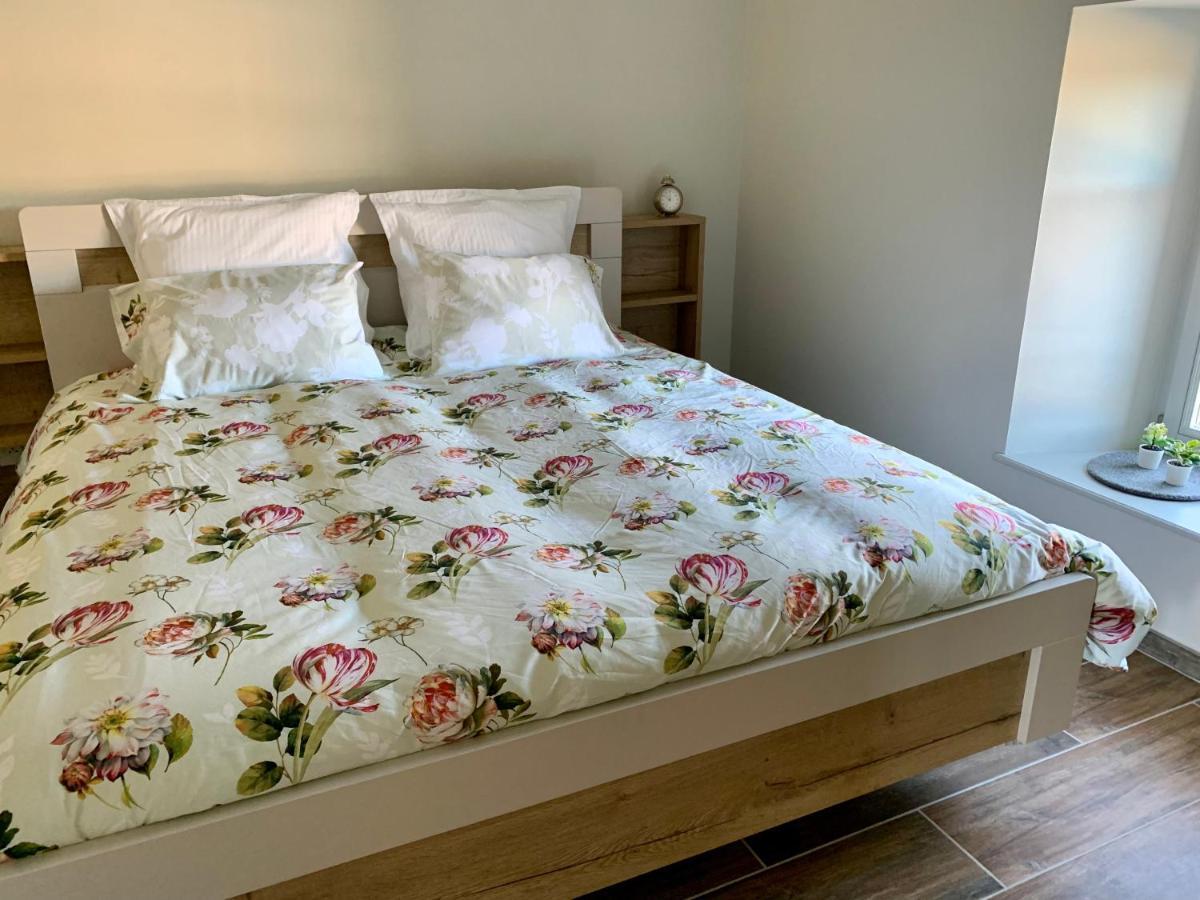 Rouvres-la-Chétive Chez La Rose Luxueuse Cottage Avec Jacuzzi מראה חיצוני תמונה