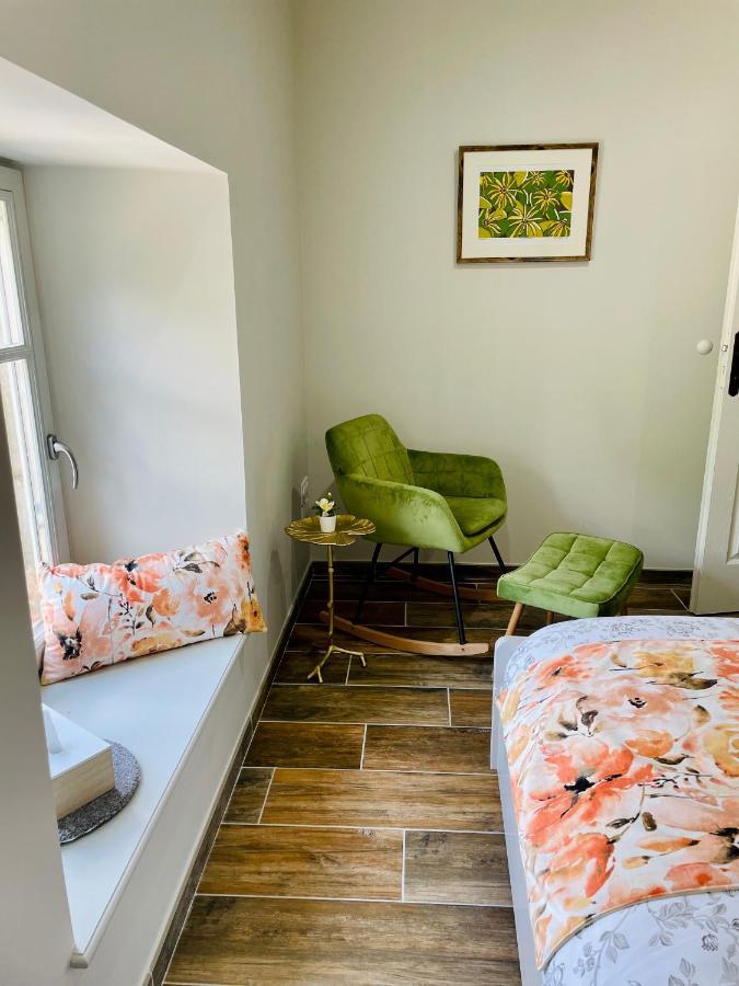 Rouvres-la-Chétive Chez La Rose Luxueuse Cottage Avec Jacuzzi מראה חיצוני תמונה